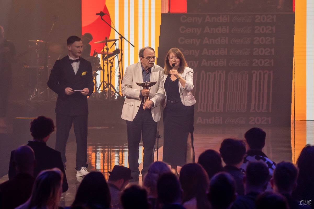 Ceny Anděl 2021 ovládli David Stypka & Bandjeez a rapper Smack, ceny si odnesli i Ewa Farna a Mirai