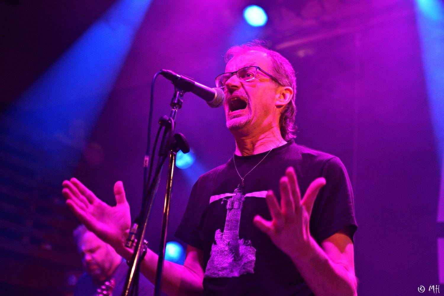 Absolutní neklid dostál svému názvu, v Plzni nechybělo ani pogování