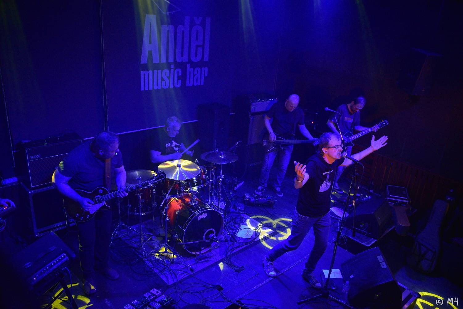 Absolutní neklid dostál svému názvu, v Plzni nechybělo ani pogování