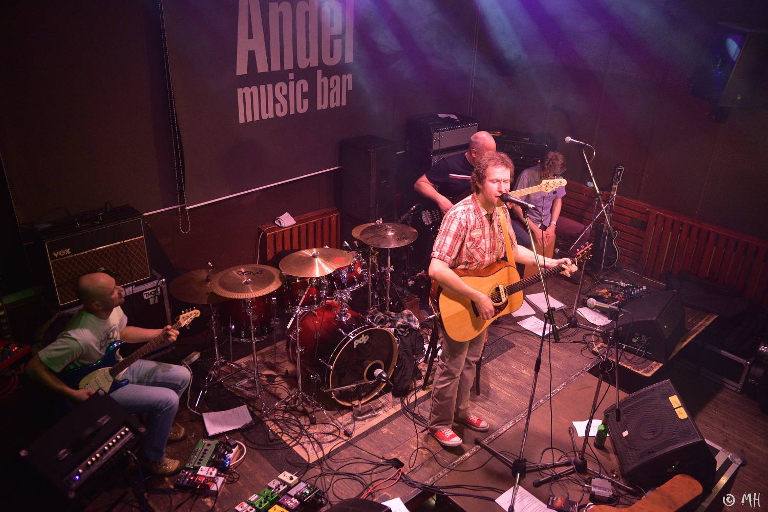 Absolutní neklid dostál svému názvu, v Plzni nechybělo ani pogování