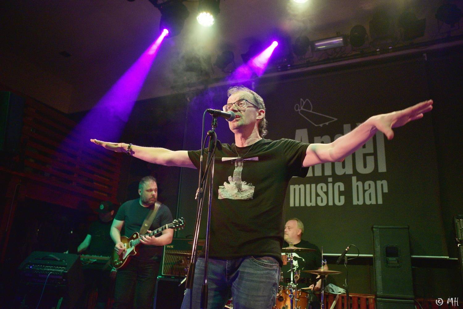 Absolutní neklid dostál svému názvu, v Plzni nechybělo ani pogování