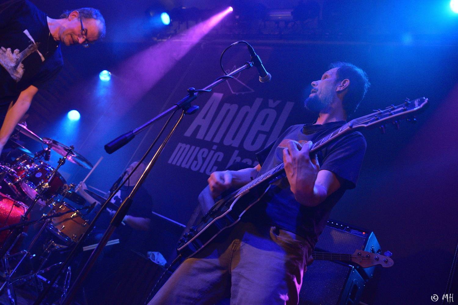 Absolutní neklid dostál svému názvu, v Plzni nechybělo ani pogování