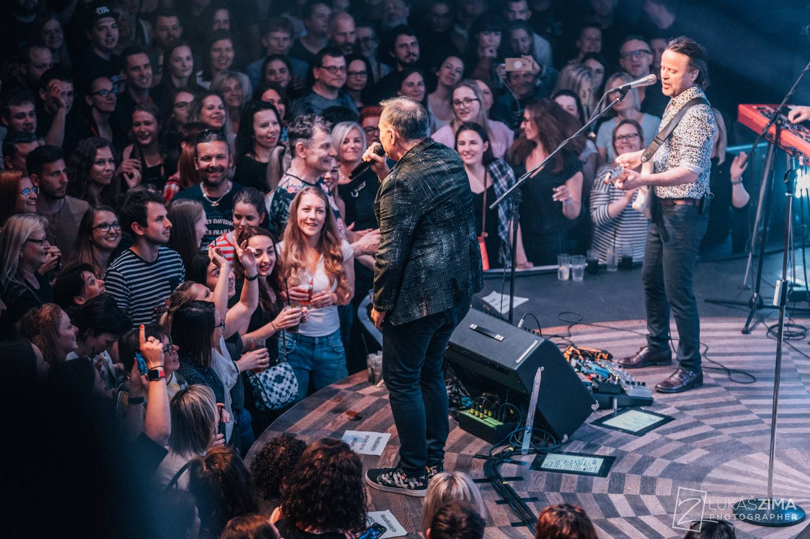 Mig 21 skončili jarní turné, v Praze chytali kalhotky a uklidňovali rvačku u pódia