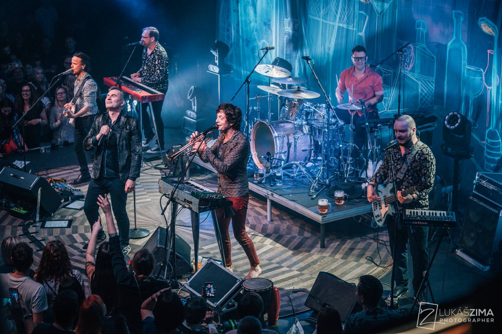 Mig 21 skončili jarní turné, v Praze chytali kalhotky a uklidňovali rvačku u pódia