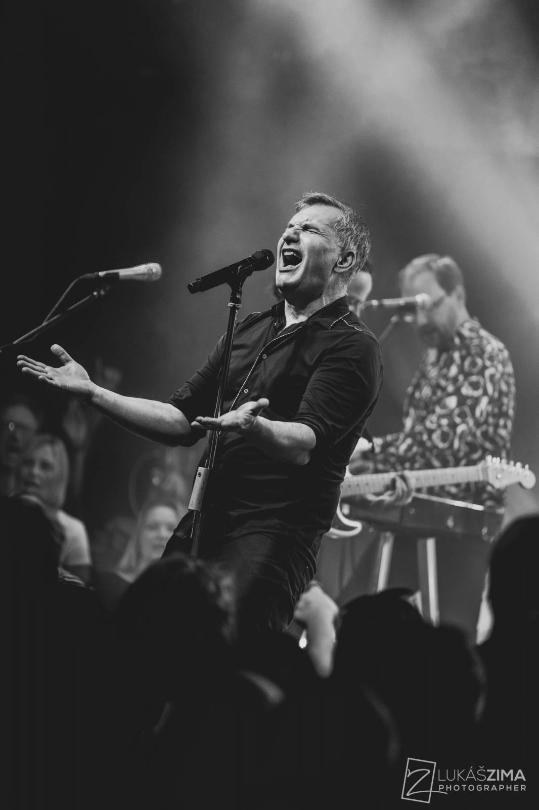 Mig 21 skončili jarní turné, v Praze chytali kalhotky a uklidňovali rvačku u pódia