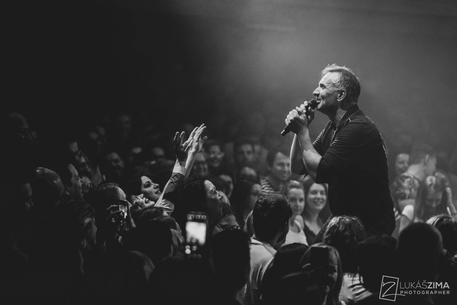 Mig 21 skončili jarní turné, v Praze chytali kalhotky a uklidňovali rvačku u pódia