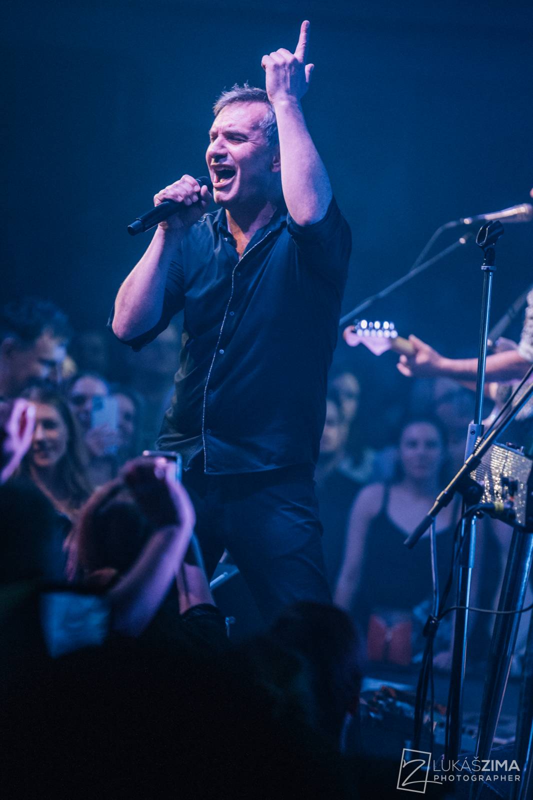 Mig 21 skončili jarní turné, v Praze chytali kalhotky a uklidňovali rvačku u pódia