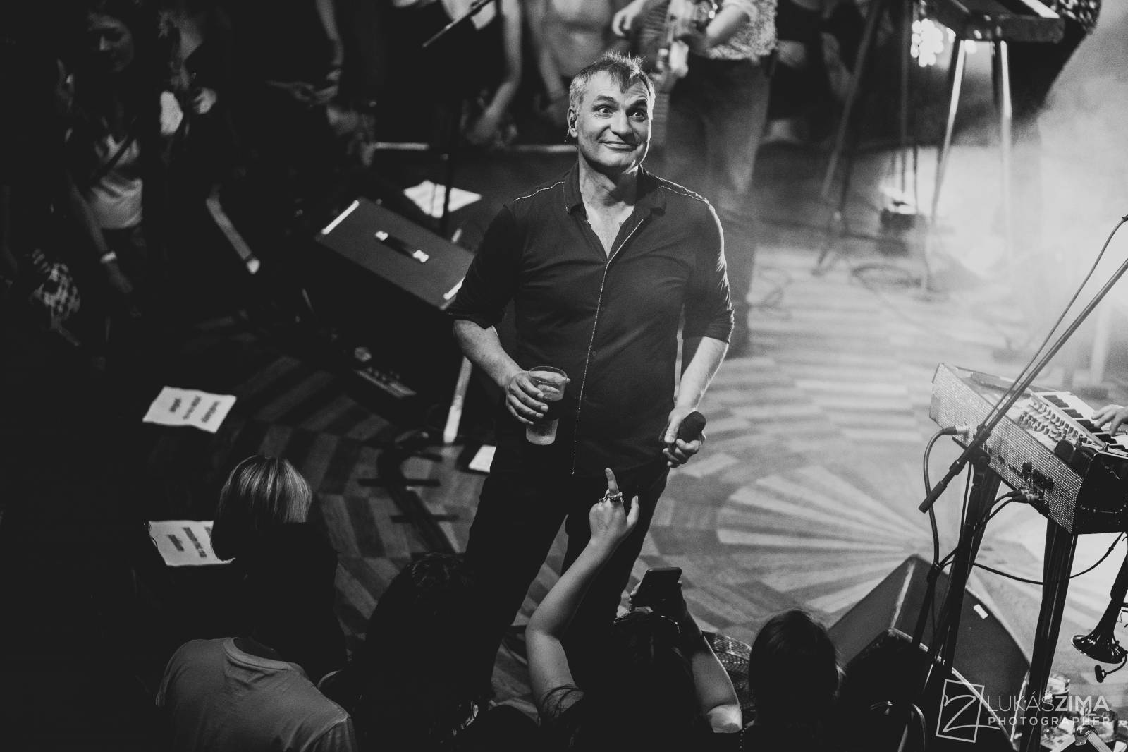 Mig 21 skončili jarní turné, v Praze chytali kalhotky a uklidňovali rvačku u pódia