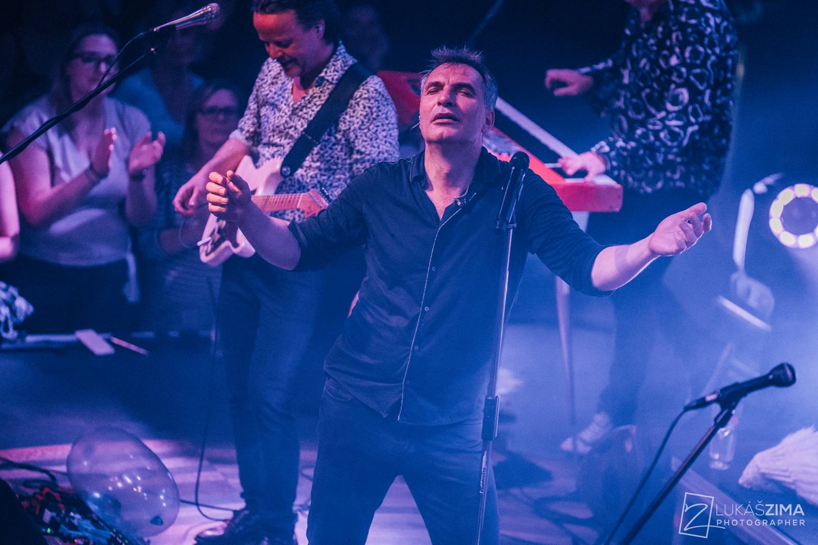 Mig 21 skončili jarní turné, v Praze chytali kalhotky a uklidňovali rvačku u pódia