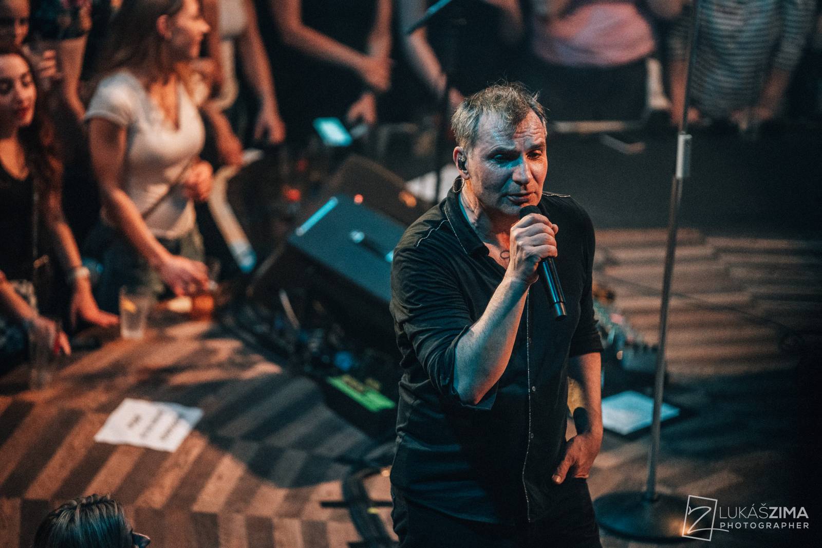 Mig 21 skončili jarní turné, v Praze chytali kalhotky a uklidňovali rvačku u pódia