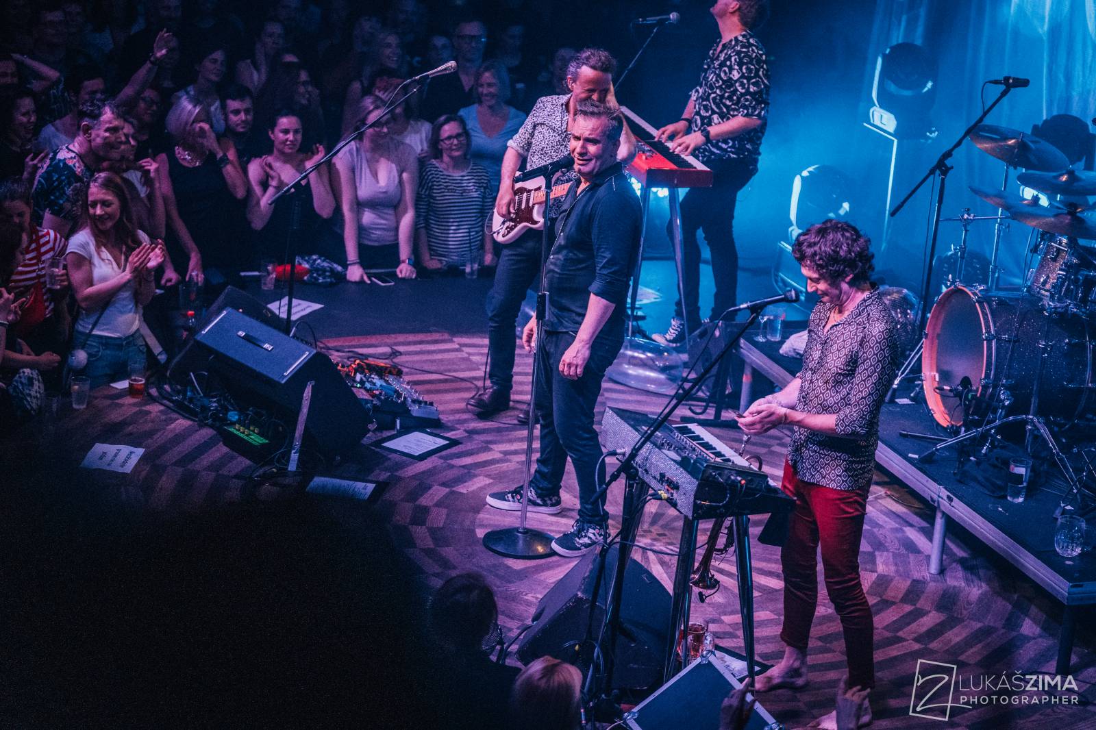 Mig 21 skončili jarní turné, v Praze chytali kalhotky a uklidňovali rvačku u pódia