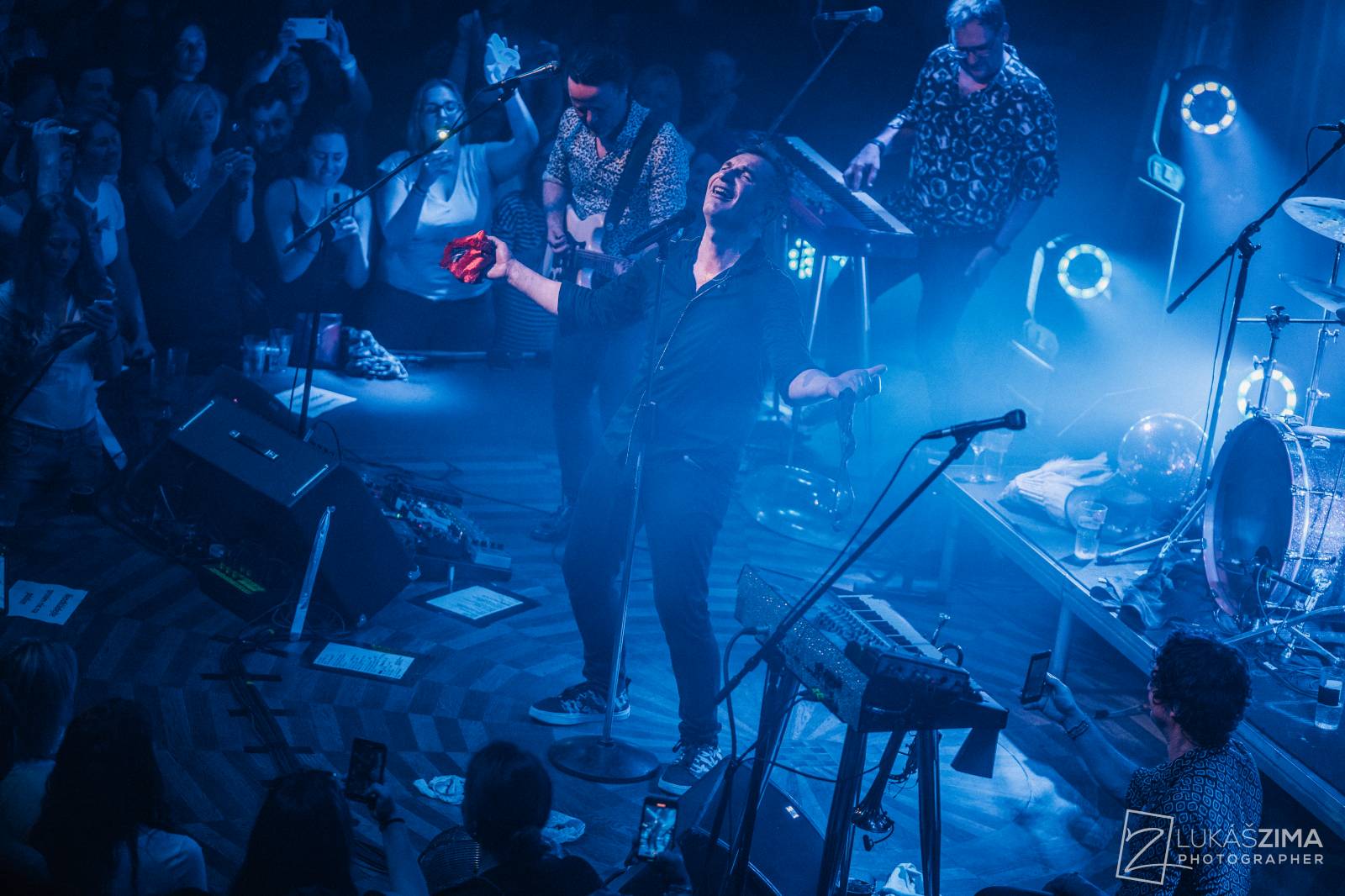 Mig 21 skončili jarní turné, v Praze chytali kalhotky a uklidňovali rvačku u pódia