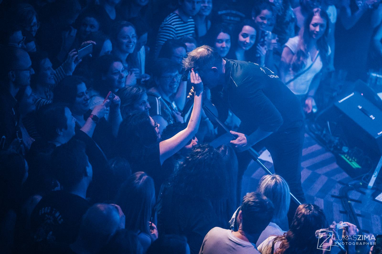 Mig 21 skončili jarní turné, v Praze chytali kalhotky a uklidňovali rvačku u pódia