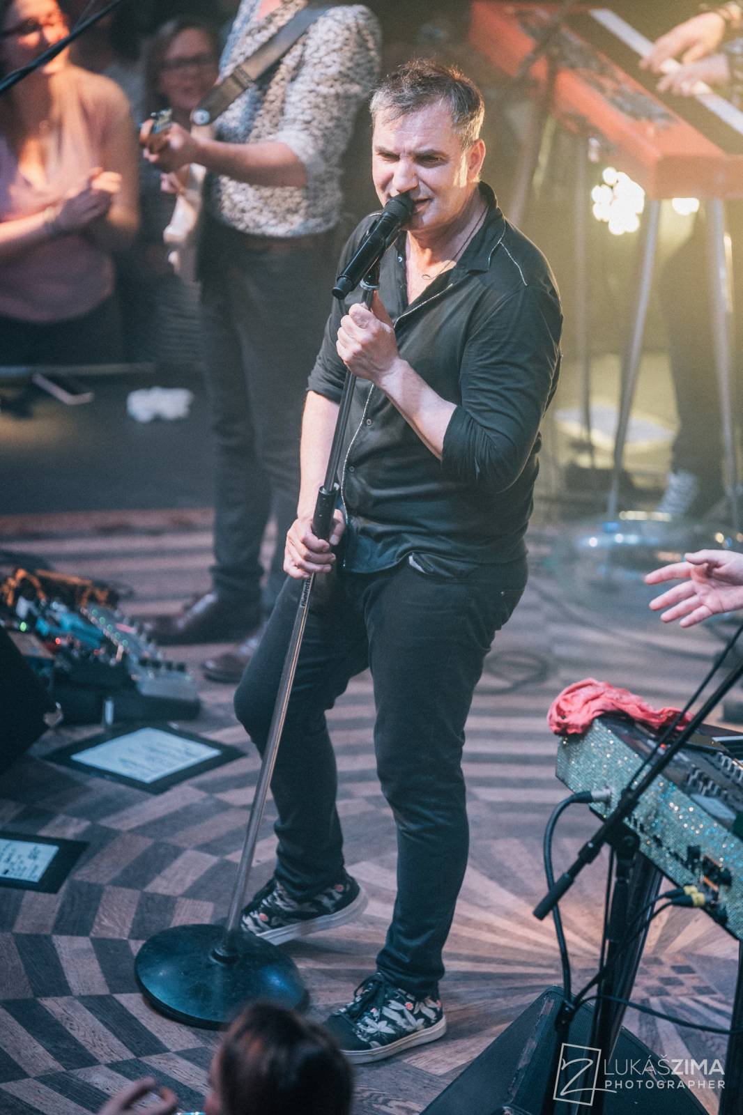 Mig 21 skončili jarní turné, v Praze chytali kalhotky a uklidňovali rvačku u pódia