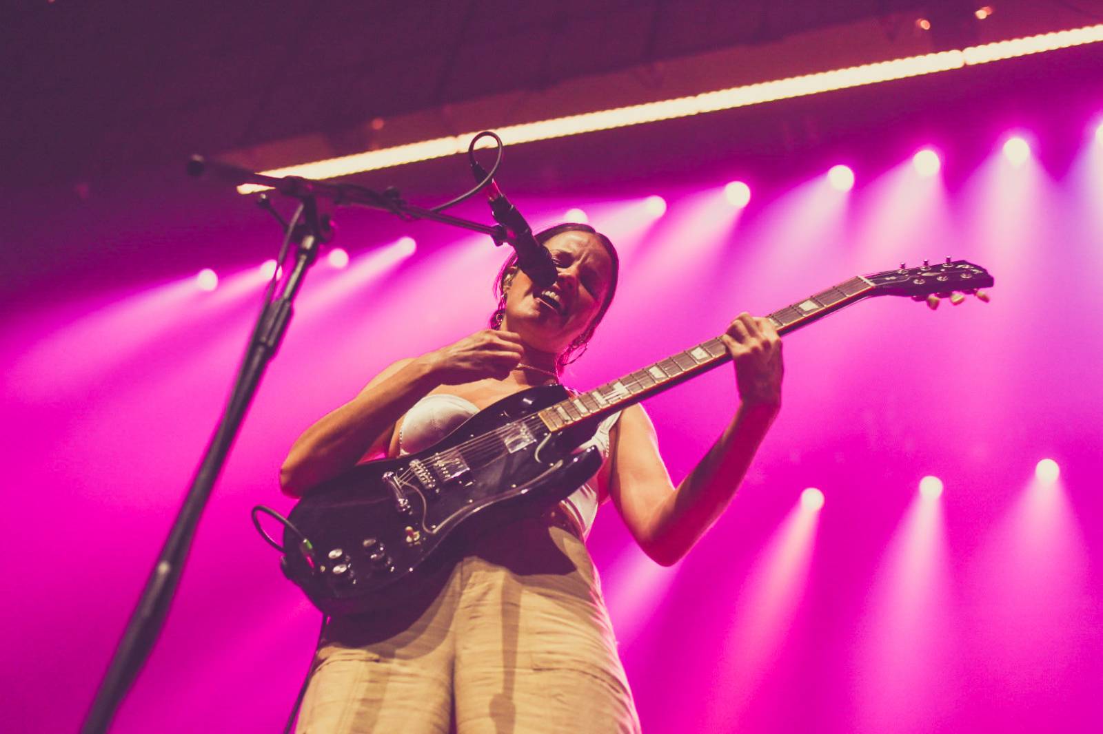 Řev, nadšení i slzy dojetí. 5 Seconds Of Summer dorazili do Prahy