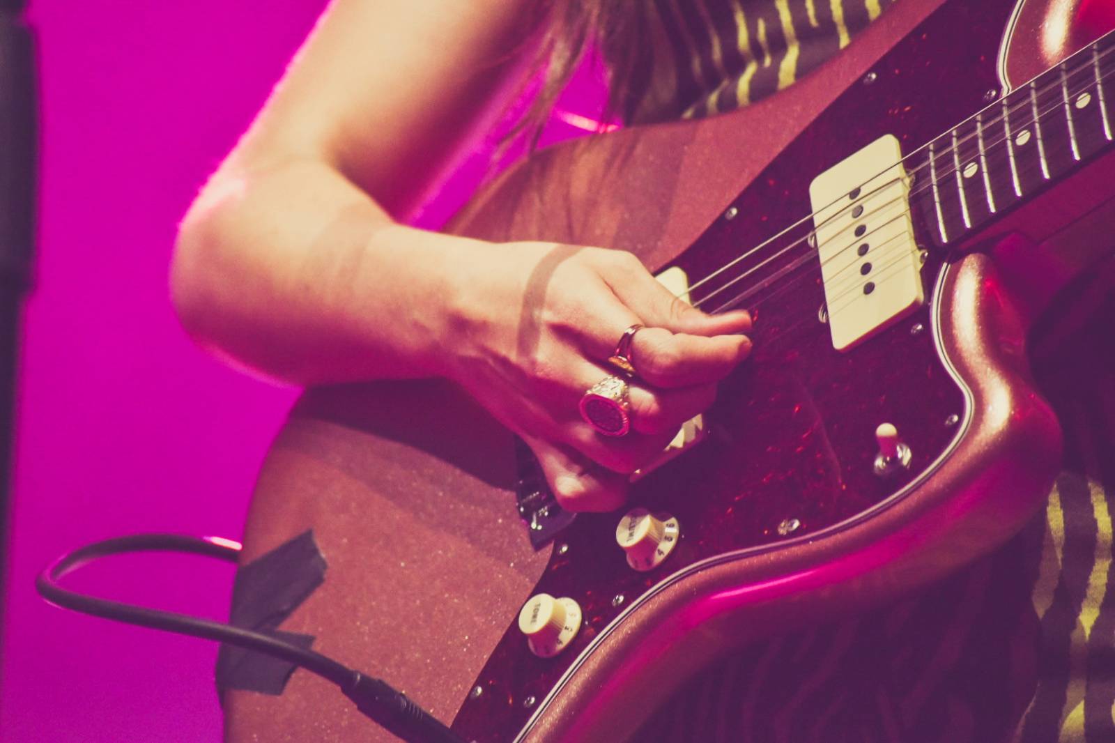 Řev, nadšení i slzy dojetí. 5 Seconds Of Summer dorazili do Prahy