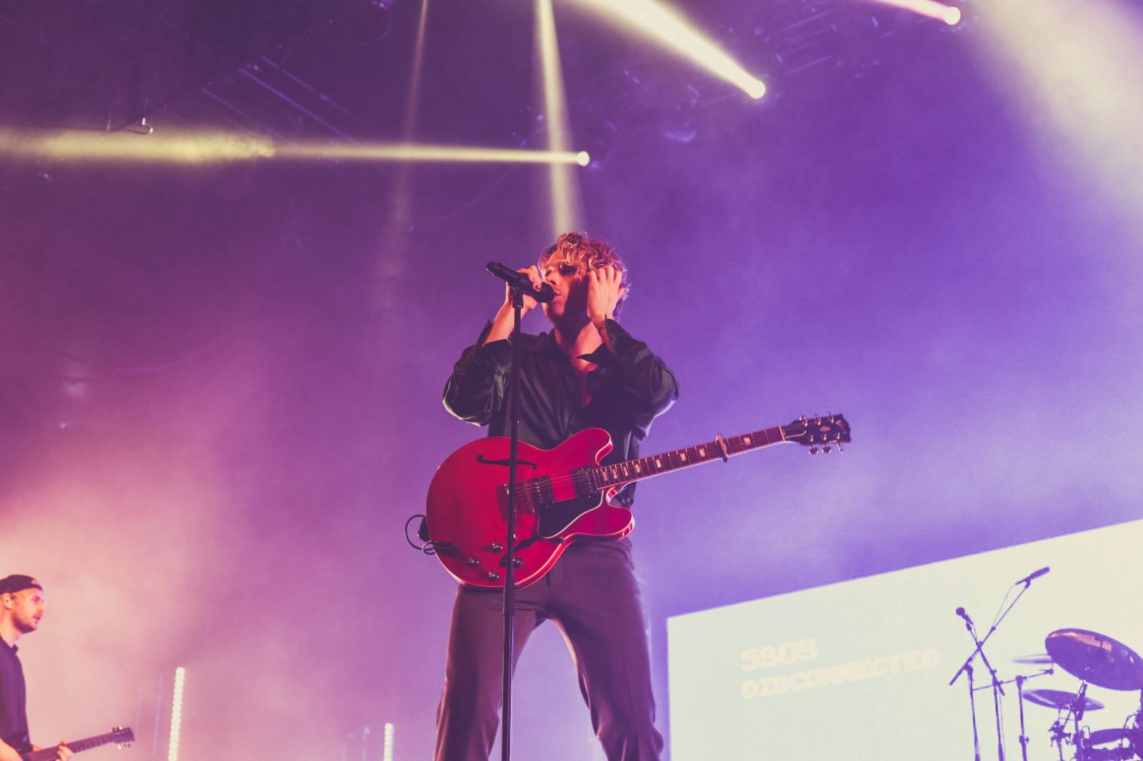 Řev, nadšení i slzy dojetí. 5 Seconds Of Summer dorazili do Prahy