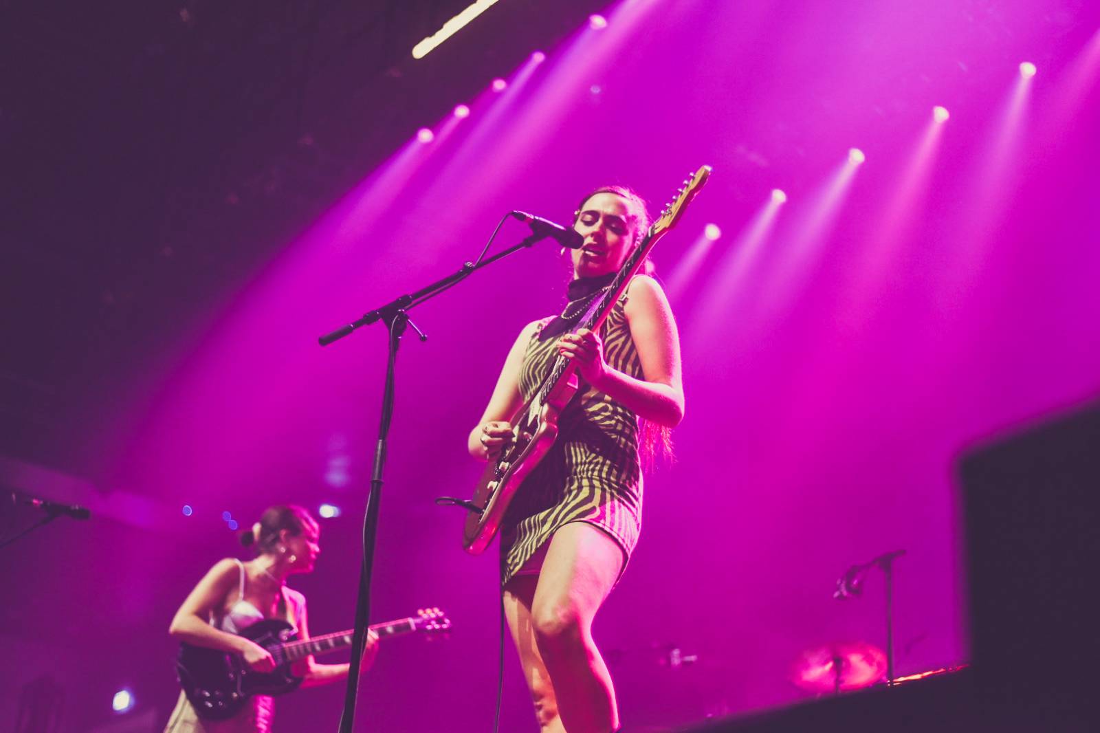 Řev, nadšení i slzy dojetí. 5 Seconds Of Summer dorazili do Prahy