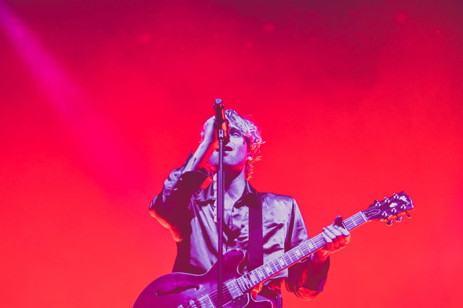 Řev, nadšení i slzy dojetí. 5 Seconds Of Summer dorazili do Prahy