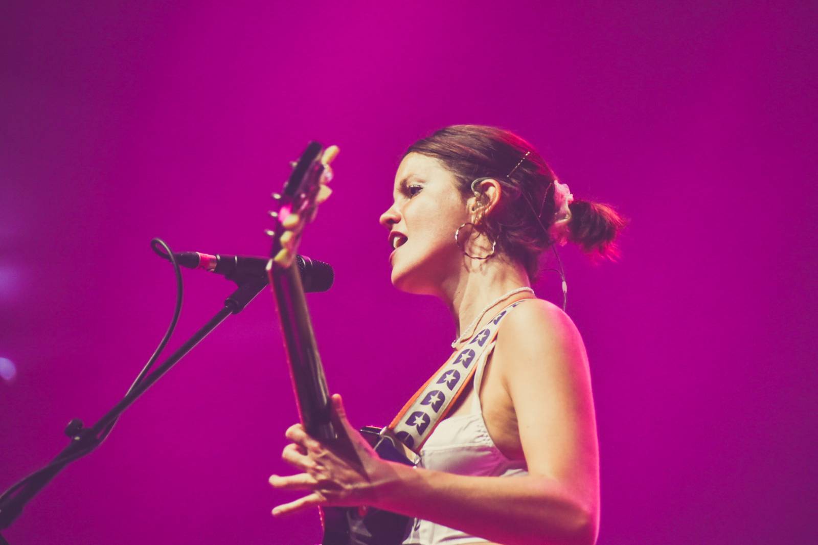 Řev, nadšení i slzy dojetí. 5 Seconds Of Summer dorazili do Prahy