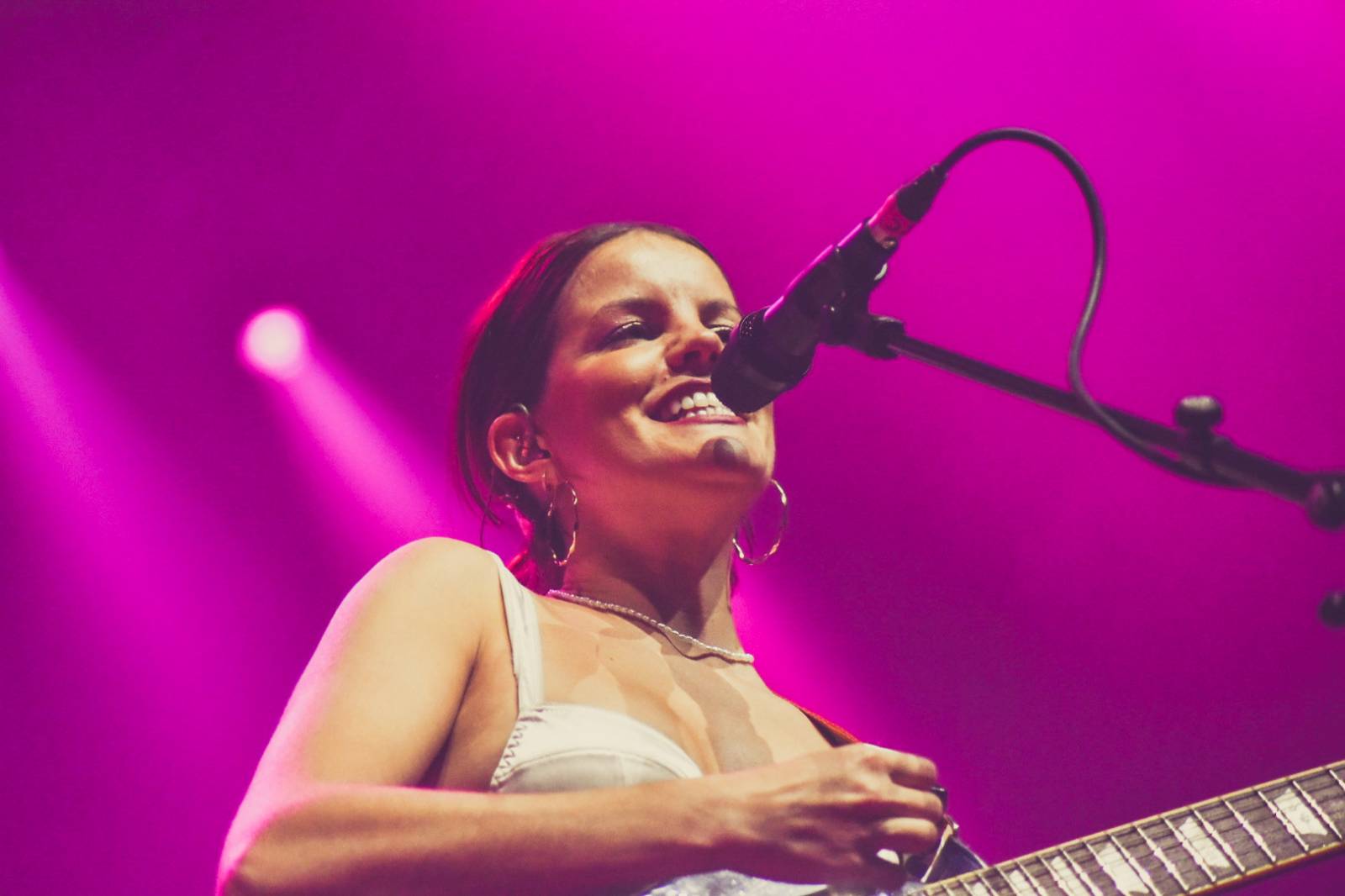 Řev, nadšení i slzy dojetí. 5 Seconds Of Summer dorazili do Prahy