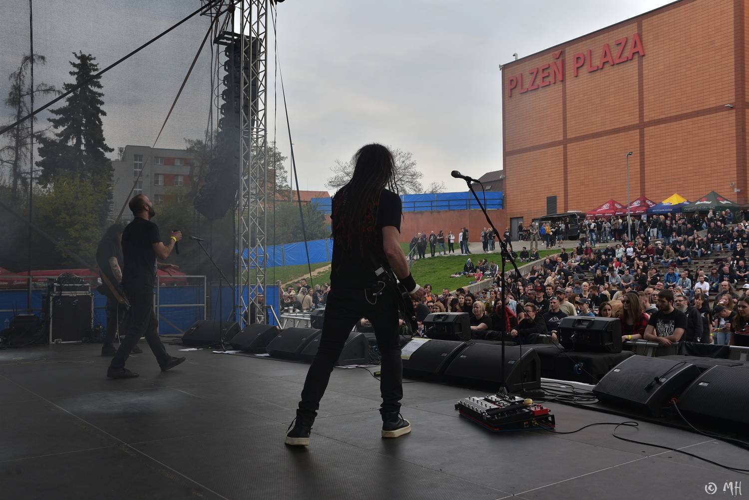 První letošní velká open-air akce v Plzni. Za Plazou vystoupili Hi-Fly, Kurtizány z 25. Avenue, Krucipüsk i Trautenberk