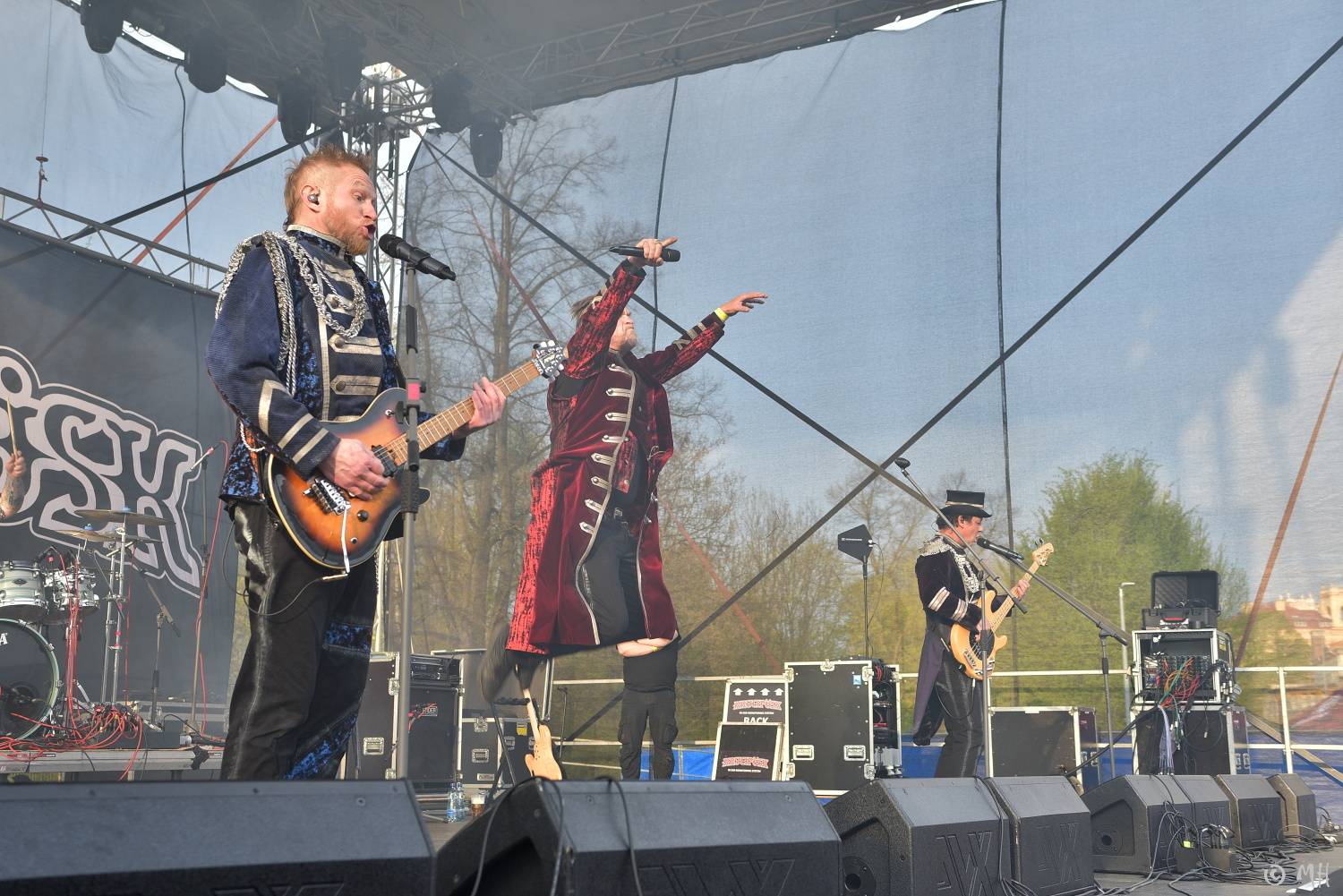 První letošní velká open-air akce v Plzni. Za Plazou vystoupili Hi-Fly, Kurtizány z 25. Avenue, Krucipüsk i Trautenberk