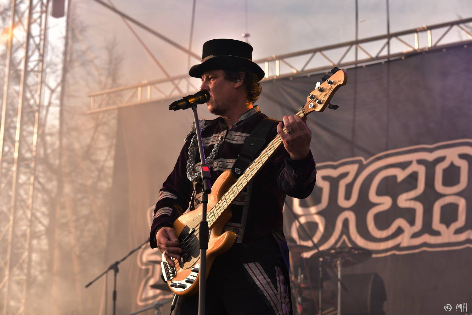 První letošní velká open-air akce v Plzni. Za Plazou vystoupili Hi-Fly, Kurtizány z 25. Avenue, Krucipüsk i Trautenberk