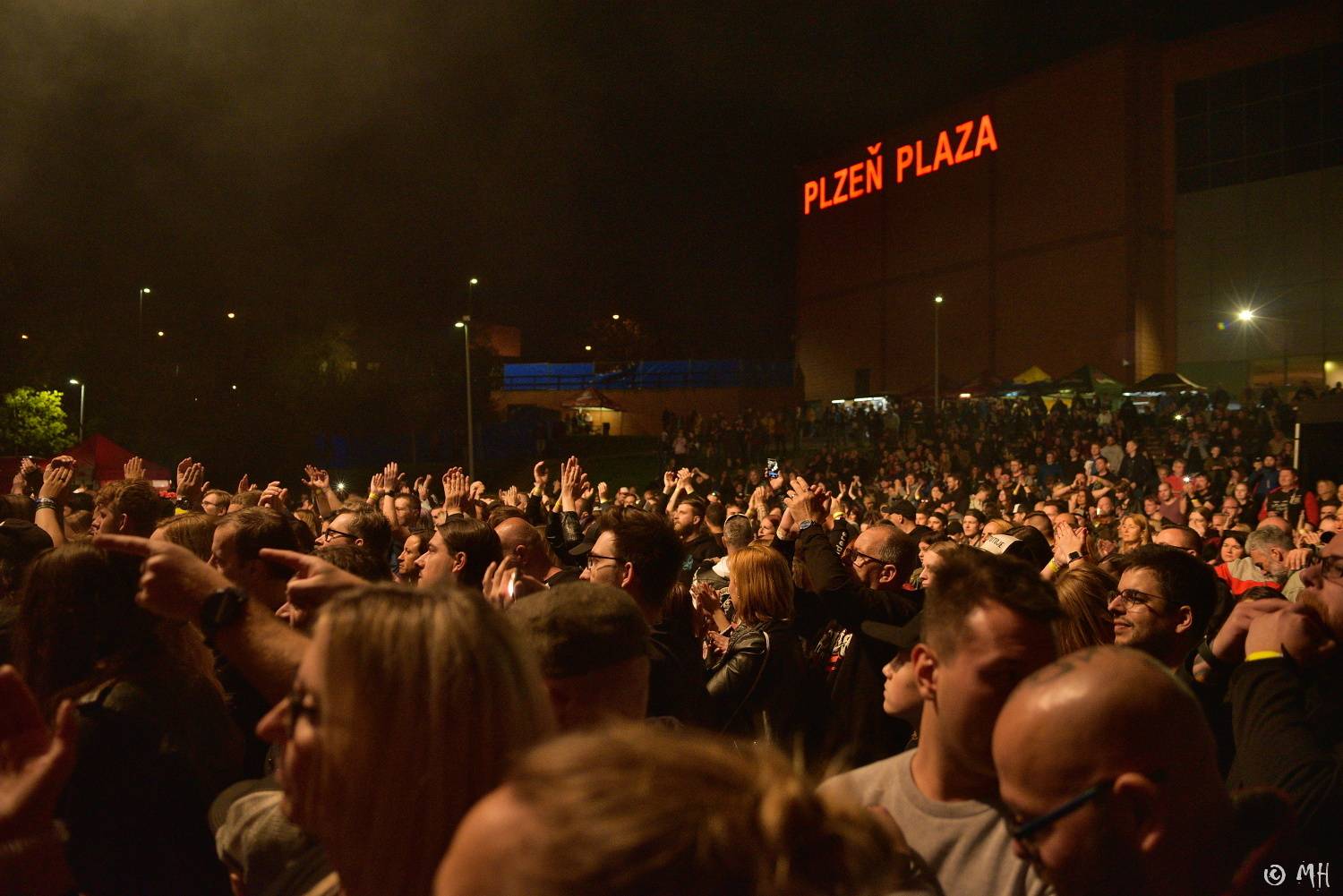 První letošní velká open-air akce v Plzni. Za Plazou vystoupili Hi-Fly, Kurtizány z 25. Avenue, Krucipüsk i Trautenberk