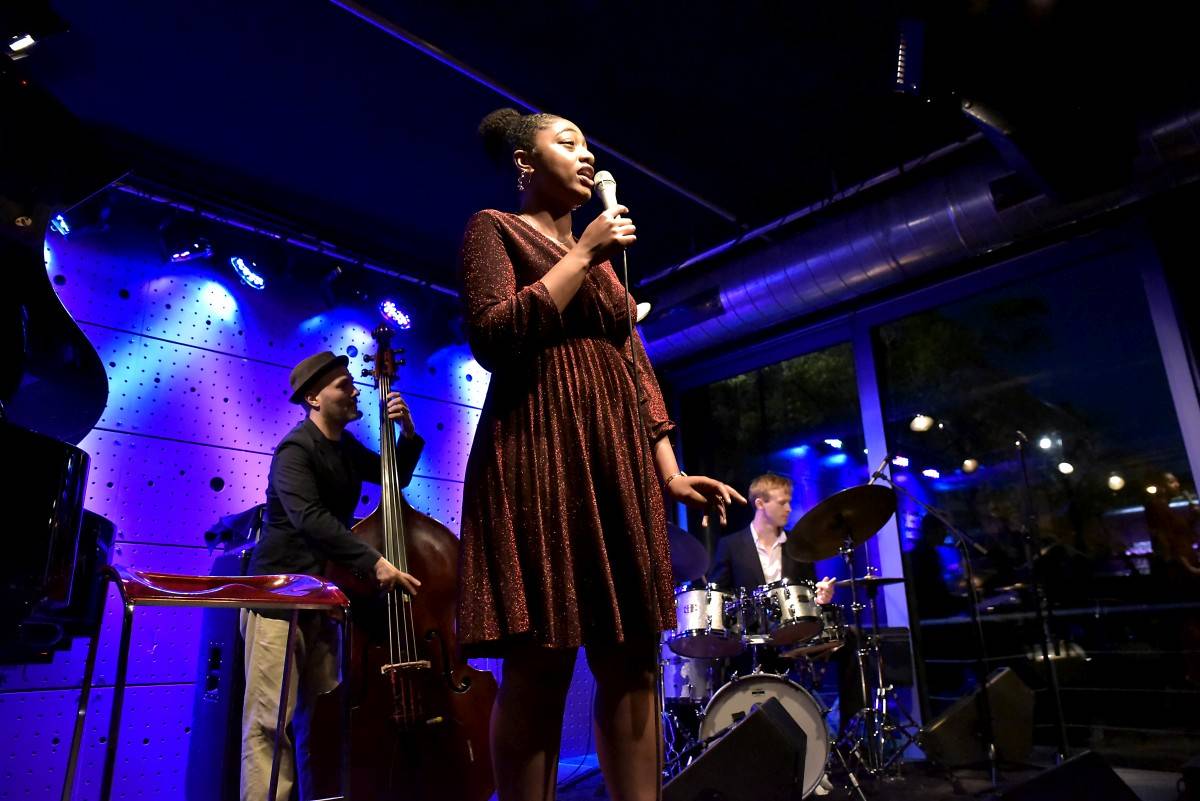 Samara Joy předvedla vyprodanému Jazz Docku svůj sametový hlas, vystoupila s Quartetem
