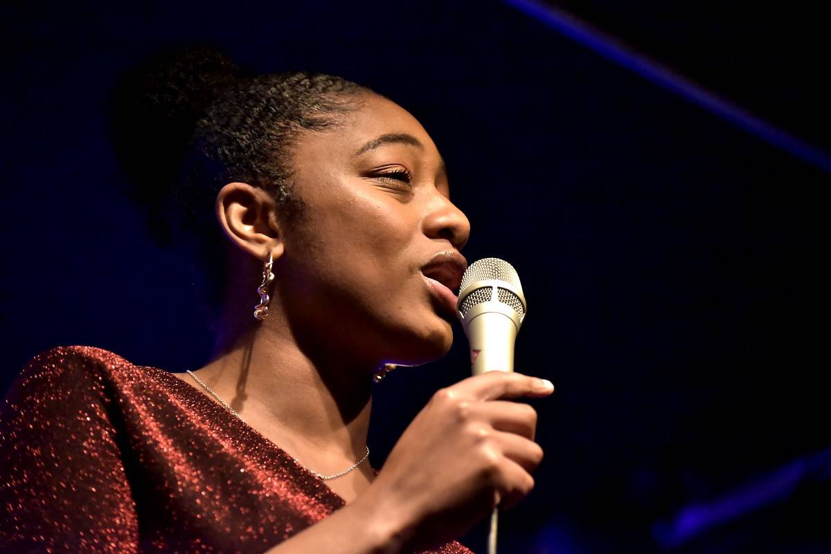 Samara Joy předvedla vyprodanému Jazz Docku svůj sametový hlas, vystoupila s Quartetem