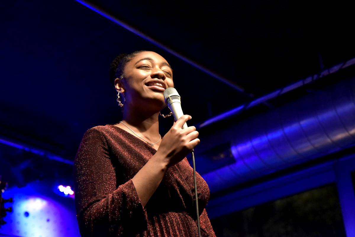 Samara Joy předvedla vyprodanému Jazz Docku svůj sametový hlas, vystoupila s Quartetem