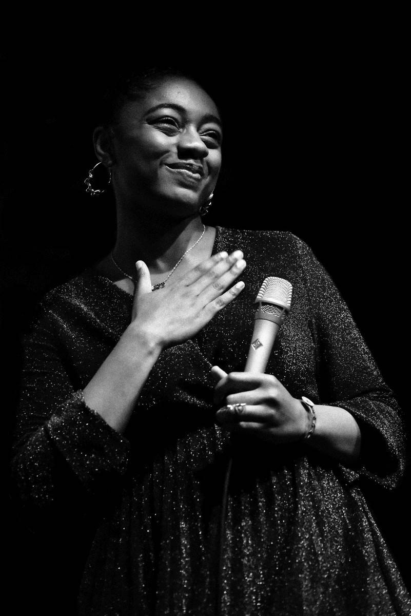 Samara Joy předvedla vyprodanému Jazz Docku svůj sametový hlas, vystoupila s Quartetem