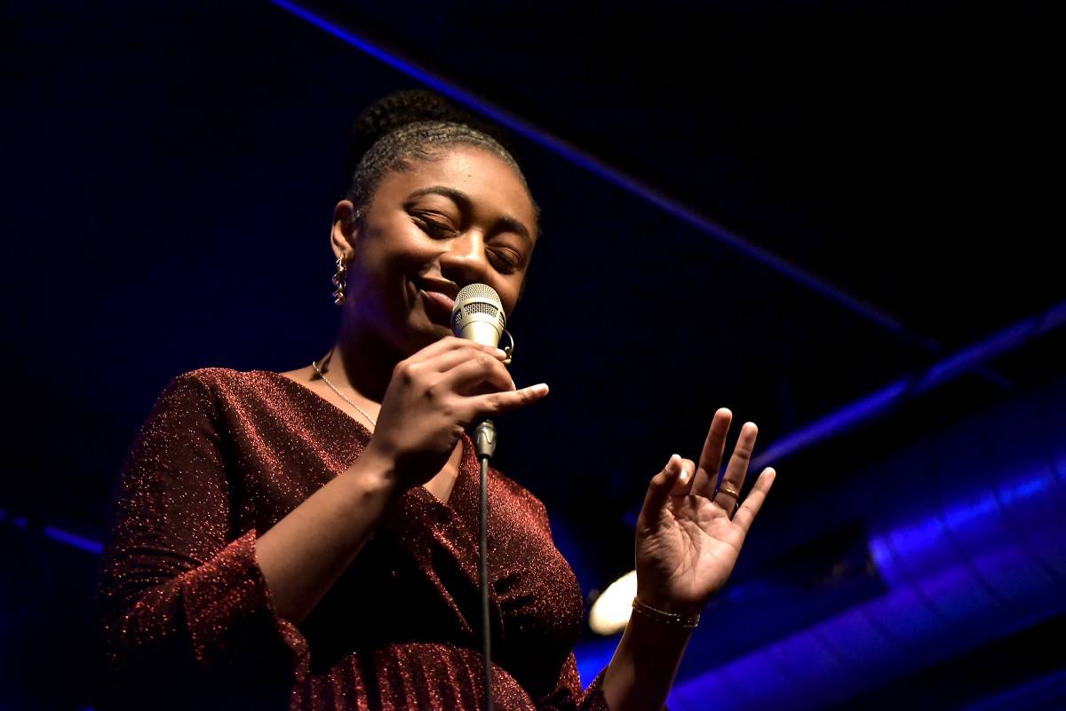 Samara Joy předvedla vyprodanému Jazz Docku svůj sametový hlas, vystoupila s Quartetem