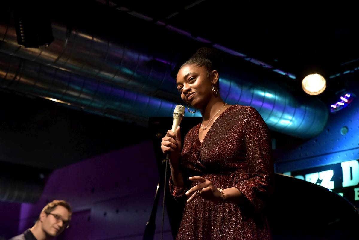 Samara Joy předvedla vyprodanému Jazz Docku svůj sametový hlas, vystoupila s Quartetem