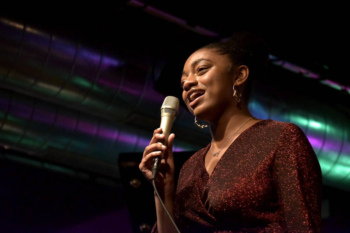 Samara Joy předvedla vyprodanému Jazz Docku svůj sametový hlas, vystoupila s Quartetem