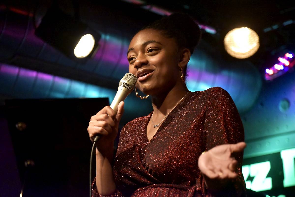 Samara Joy předvedla vyprodanému Jazz Docku svůj sametový hlas, vystoupila s Quartetem