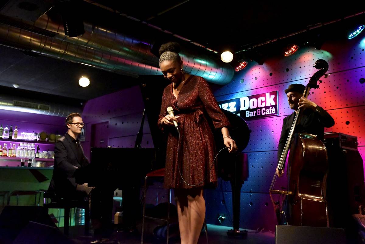 Samara Joy předvedla vyprodanému Jazz Docku svůj sametový hlas, vystoupila s Quartetem
