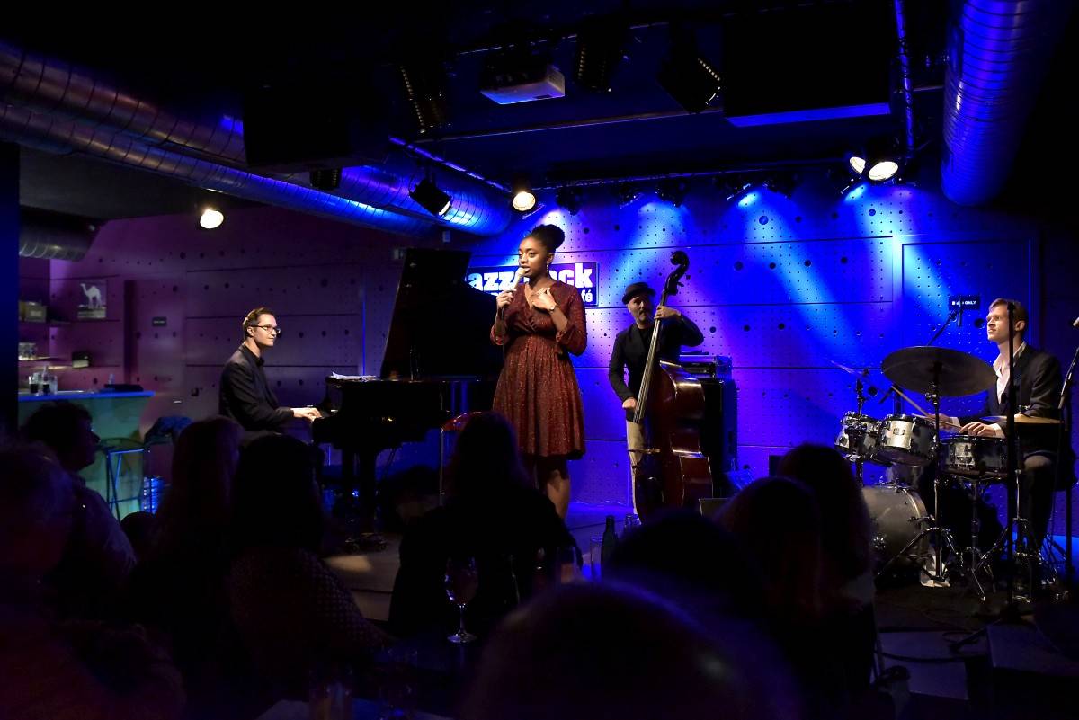Samara Joy předvedla vyprodanému Jazz Docku svůj sametový hlas, vystoupila s Quartetem