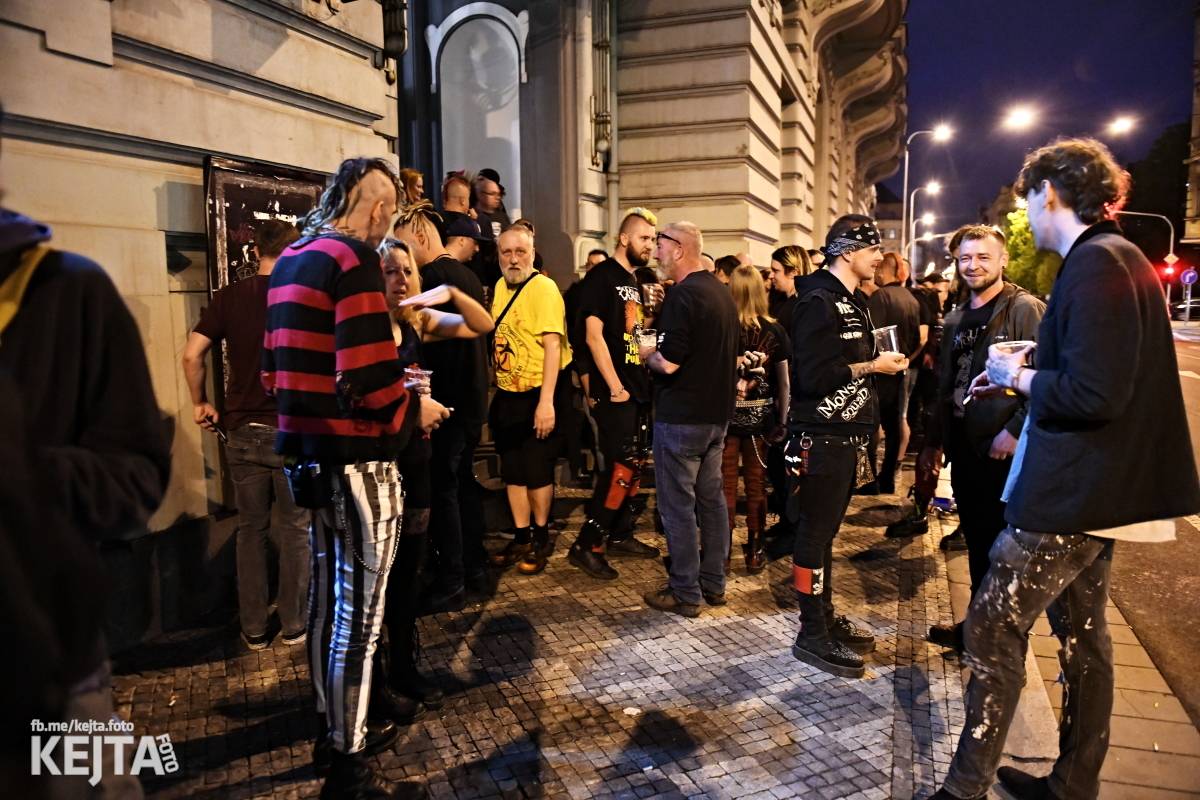 Bestie zvaná The Casualties zaútočila na pražské Futurum, drsné pogo neznalo mezí