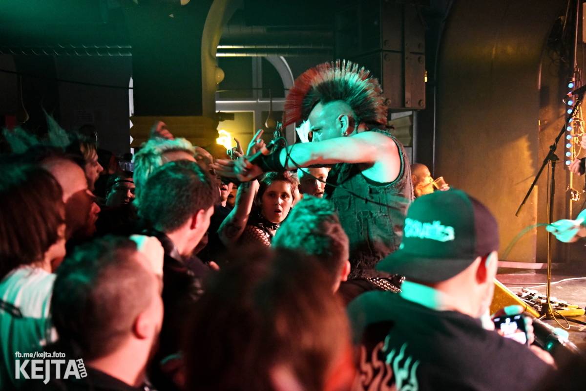 Bestie zvaná The Casualties zaútočila na pražské Futurum, drsné pogo neznalo mezí