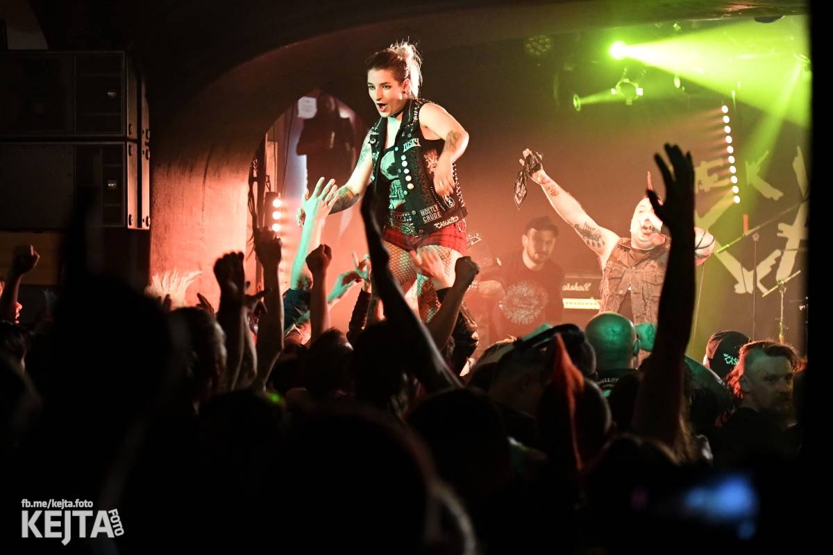 Bestie zvaná The Casualties zaútočila na pražské Futurum, drsné pogo neznalo mezí