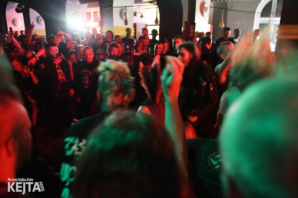 Bestie zvaná The Casualties zaútočila na pražské Futurum, drsné pogo neznalo mezí