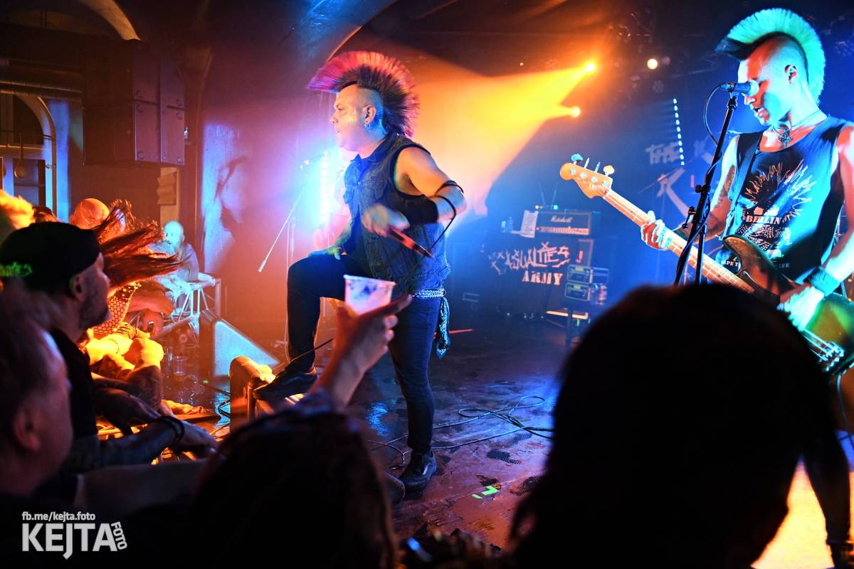 Bestie zvaná The Casualties zaútočila na pražské Futurum, drsné pogo neznalo mezí