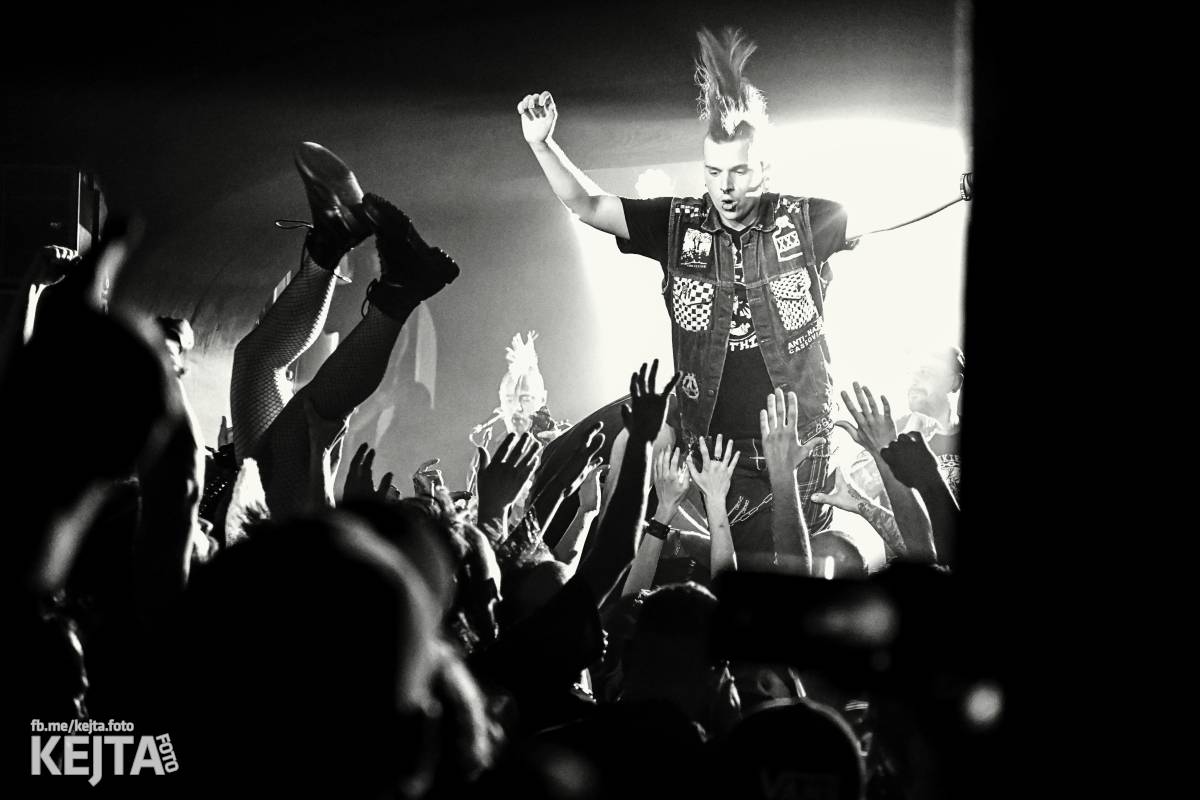 Bestie zvaná The Casualties zaútočila na pražské Futurum, drsné pogo neznalo mezí