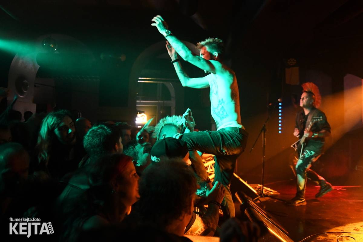 Bestie zvaná The Casualties zaútočila na pražské Futurum, drsné pogo neznalo mezí
