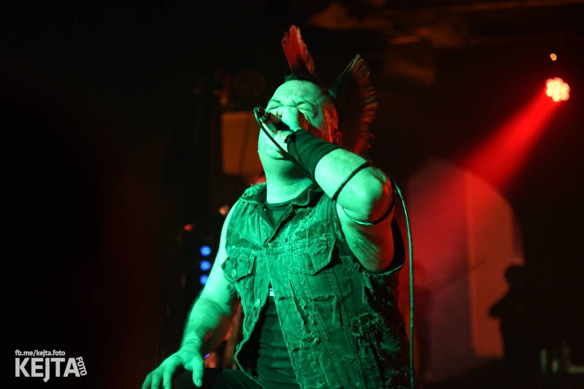 Bestie zvaná The Casualties zaútočila na pražské Futurum, drsné pogo neznalo mezí