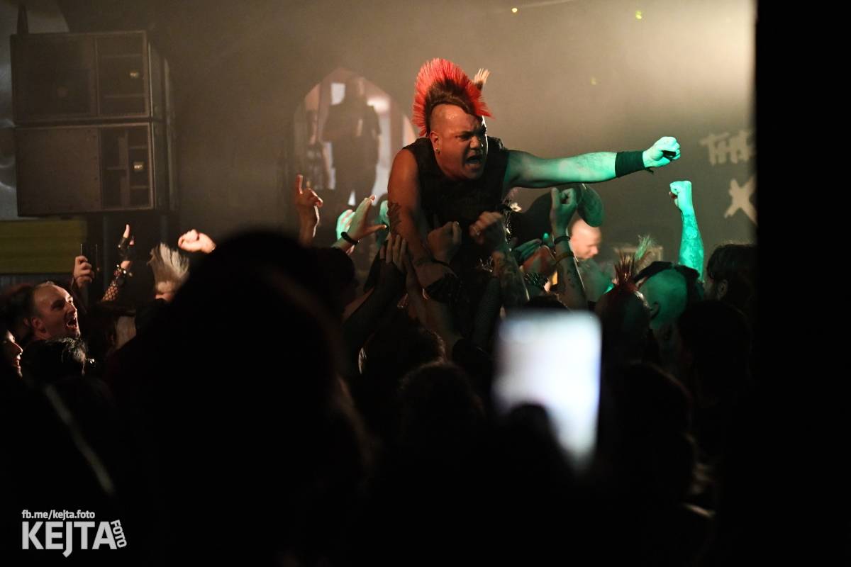 Bestie zvaná The Casualties zaútočila na pražské Futurum, drsné pogo neznalo mezí