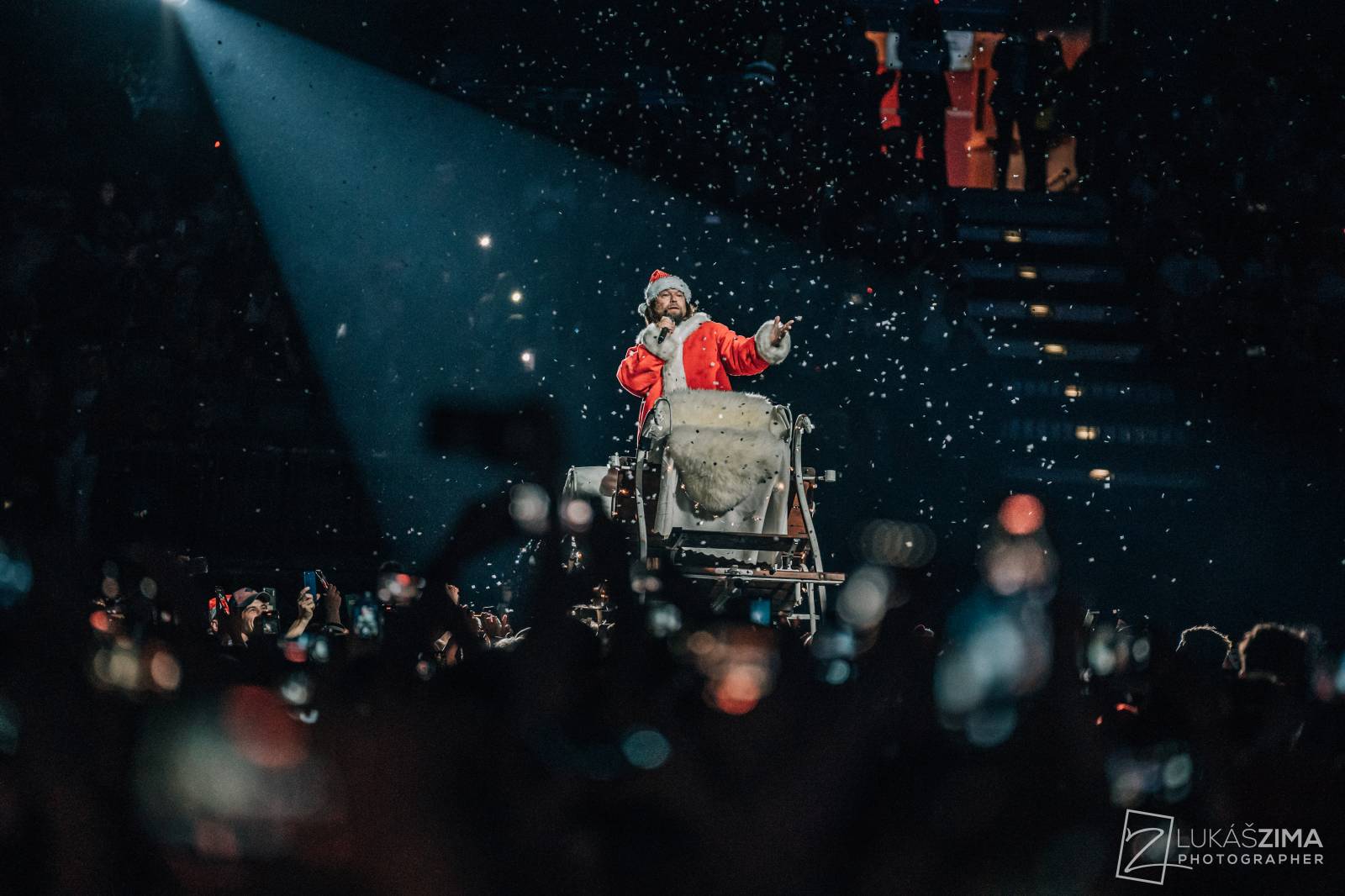 Kryštof si udělali Vánoce v květnu. V O2 areně sněžilo, Richard Krajčo přijel na saních