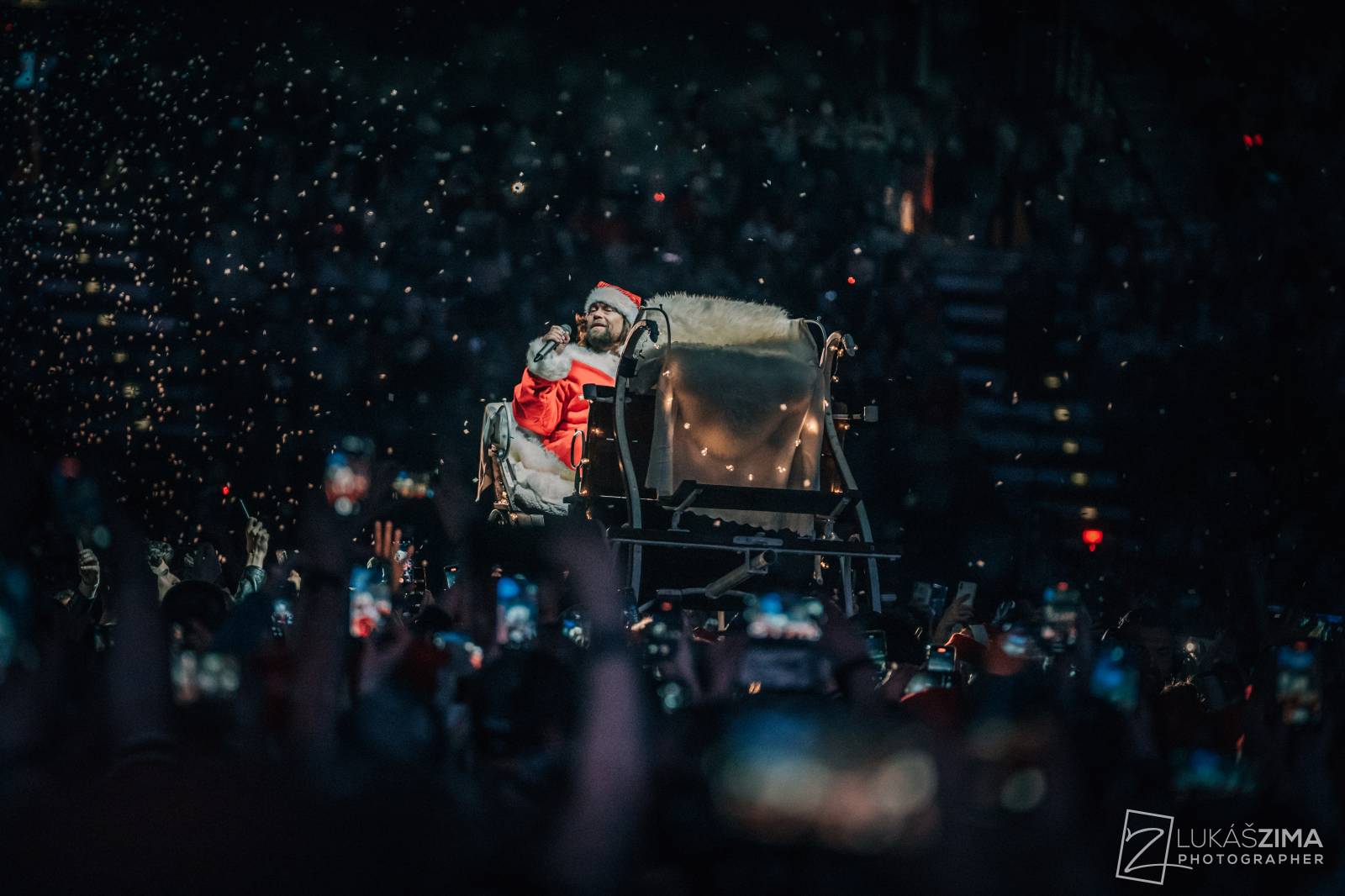 Kryštof si udělali Vánoce v květnu. V O2 areně sněžilo, Richard Krajčo přijel na saních